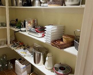 Great kitchen items including KitchenAid blender, Panasonic bread maker