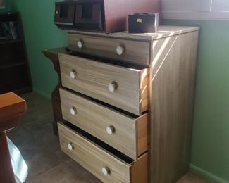 Dresser