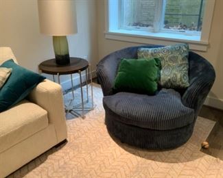 Velroy Swivel Chair (2)