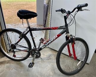 Schwinn Sidewinder Mens Mountain Bicycle