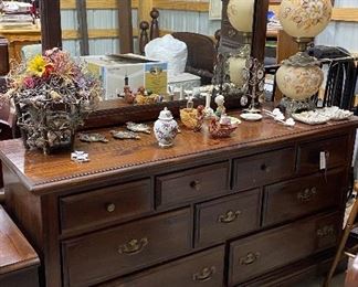 Ethan Allen Dresser w/ Mirror