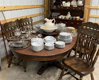 Ethan Allen Dining room Table and Chairs