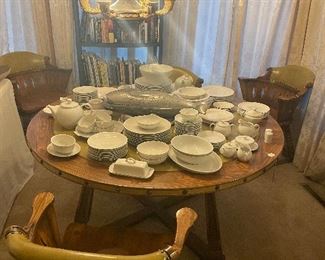 Romweber Viking Oak Game Table with 4 Chairs