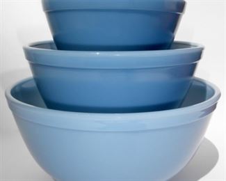 Pyrex Delphite Blue Mixing Bowl Set in increasingly lighter shades from smallest to largest creates an ombre appearance.