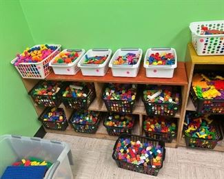 Manipulative toys for special education, preschool and elementary school children. Connector blocks for math and science. Small connector blocks for fine motor skills.