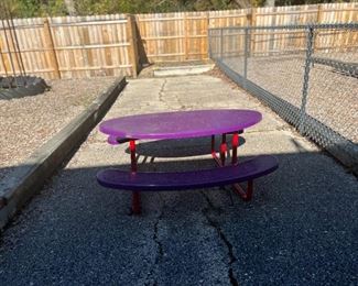 Preschool and school age picnic table. at least 4 kids can fit. Great color still