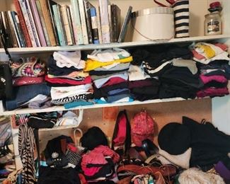 Clothes - Sweaters - Belts - Scarfs - Gloves - Jeans - Loungeria