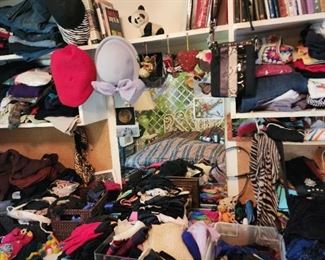 Hats - Gloves - Scarfs - Belts