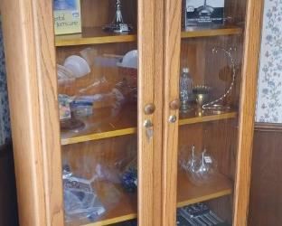 Curio cabinet that converts to gun cabinet