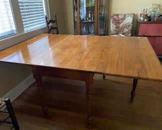 Drop leaf table extended