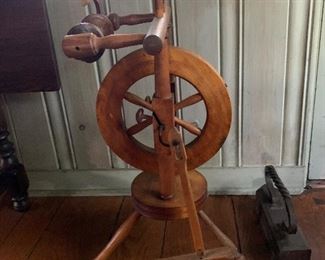 Parlor spinning wheel with large sadd iron