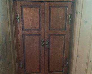 Red oak corner cabinet with mahogany inlay