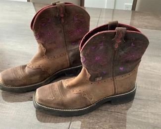 Vintage Justin Cypsy Womens Cowboy boots. Size 10B