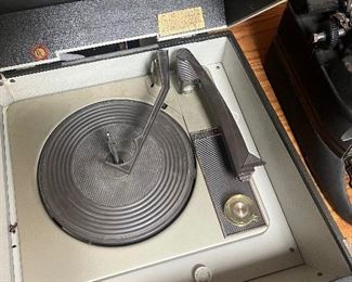 Vintage RcA Victor record player, works great!