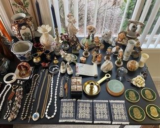 Hummels, collectibles, German porcelain