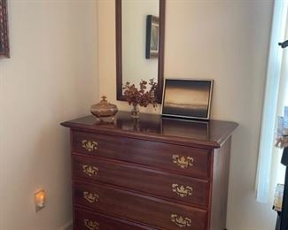 4 drawer chest with mirror