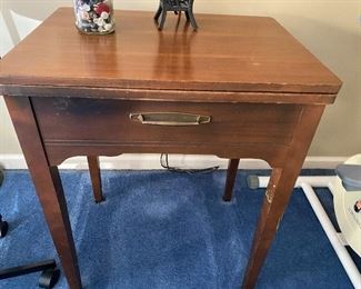 Singer Cabinet sewing machine Touch and See 750