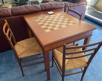 The Camaratta Signature Master Chess table. Mahogany, maple and rosewood by The House of Staunton - Game table