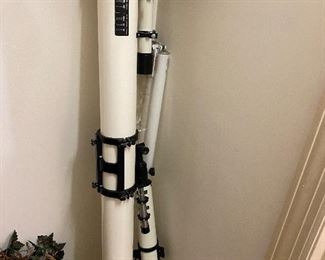 Unitron model 152 4” Equatorial Refractor with tripod, box and accessories 