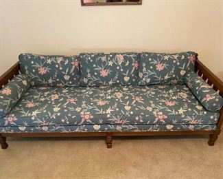 Vintage sofa 7’