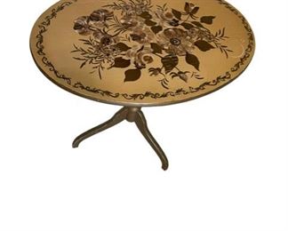 $200 - Antique Oval Hand Painted Tilt Painted Accent Table CD131-25 Description: Absolutely gorgeous hand painted tilt top round accent table. Amazing hand painted flowers with great details. Versatile use, cocktail table, tea table, lamp table etc..
Condition: Very good vintage condition.
Dimensions: 26 x 18 x 26"H
Local pick up Leesburg, VA. Contact us for shipper suggestions.