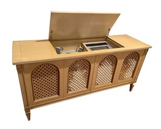 $250 - Vintage Mid Century Arch Front Clairtone Stereo Cabinet CD131-38 Description: Incredibly well preserved! This unique and stunning stereo cabinet has 4 arched top lattice grills and center flip top entry. Could be a great piece to repurpose!
Condition: Excellent vintage condition.
Dimensions: 62 x 19 x 30 in
Local pickup Leesburg, VA. Contact us for shipper suggestions.