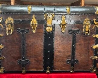 1900's Monitor Trunk
This shape was also known as a Waterfall trunk because of its rounded front and back. It seems to have been mostly painted at one time or another. The handles are gone but has it’s original tray inside that folds out as you open the lid. The replacement key # is 022. Still a good size trunk for storing. Possibly early 1900s.

*Please note we can ship this item although it is marked pickup only, just know there will be additional costs.

25L x 21D x 24H