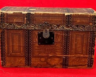 1800's Child’s Doll Trunk 2
Antique 1800s Victorian 12-inch Child’s Doll Trunk covered in paper. Still could be a great toy for a child. 

12L x 8D x 8L

*Please note we can ship this item although it is marked pickup only, just know there will be additional costs.