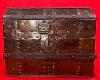 Child’s Barrel Top
This barrel top totally shows just how the big ones were made. This would be known as a sample or child’s trunk. Still great for a young person’s toy.

*Please note we can ship this item although it is marked pickup only, just know there will be additional costs.

12L x 7D x 9H