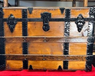 Flat Top Trunk Featuring Eagle Lock
A very nicely redone flat top. The outside has had the canvas removed and wood sanded and finished. It has an Eagle lock with a replacement Key #410. The inside is finished with cedar planks. This trunk was refinished by dear friends (Made By Missy) of mine in Fayetteville NC.  

*Please note we can ship this item although it is marked pickup only, just know there will be additional costs.

30L x 18D x 21H