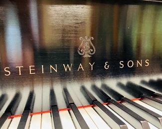 Steinway & Sons Baby Grand Piano model L499854