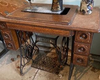 Antique Singer Sewing Machine in Cabinet 