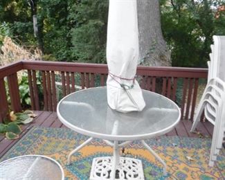 Those four perfect patio chairs, are a must have for this wonderful patio table