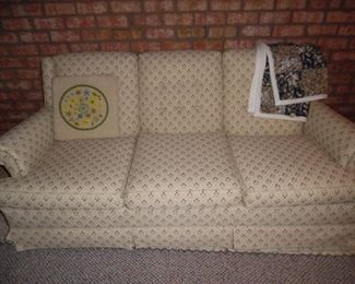 Nice firm comfy couch