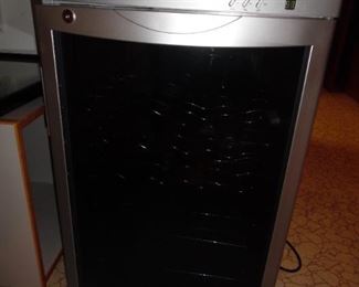 Beverage and wine chiller