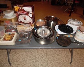 Plenty of kitchen items in wonderful condition