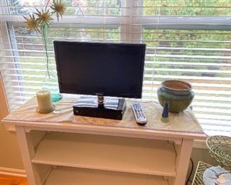 White Painted Bookcase, Small TV, Decor