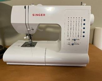 Singer sewing machine Model 7462 - like new!