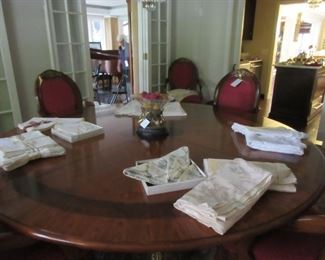 Henredon Round Inlay 7' Table w/8 chairs