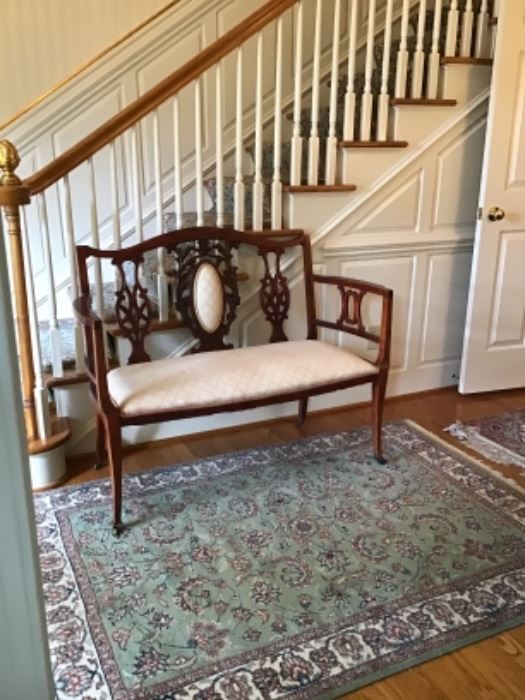 Beautiful sitting bench in prestine condition.