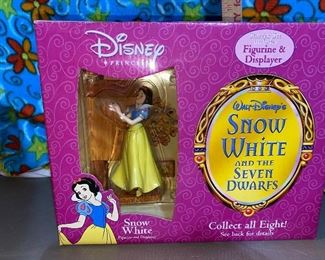 Disney Snow White with Displayer $12.00