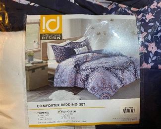 Intelligent Design Comforter Set Full/Queen comforter, 2 Shams, 2 Decorative pillows $28.00