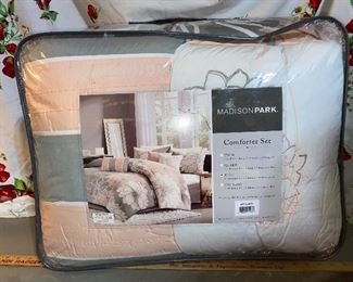 Madison Park Comforter Set King Comforter, 2 Shams, Bedskirt, 3 Decorative Pillows $35.00