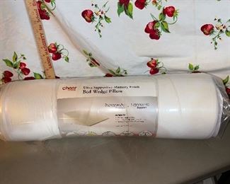 Cheer Collection Ultra Supportive Memory Foam Bed Wedge Pillow $15.00 New