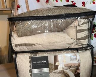 Signature Madison Park King Set NEW Comforter, 2 Shams, 3 Europa Shams, 3 decorative Pillows $55.00