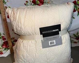Madison Park Cream Colored set of 2 Pillows NEW $20.00
