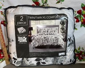 Twin XL Comforter and One Sham NEW $28.00