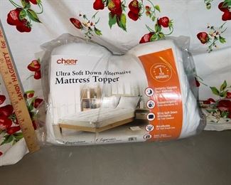 Cheer Collection Ultra Soft Down Alternative Mattress Topper Twin NEW $20.00