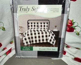 Truly Soft Duvet Mini Set Full/Queen $15.00 NEW