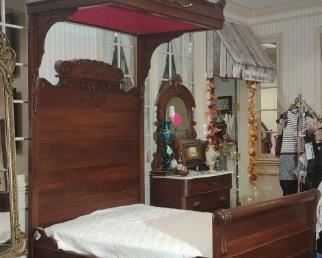 Mahogany 1/2 Tester Bed - Crescent Line New Orleans